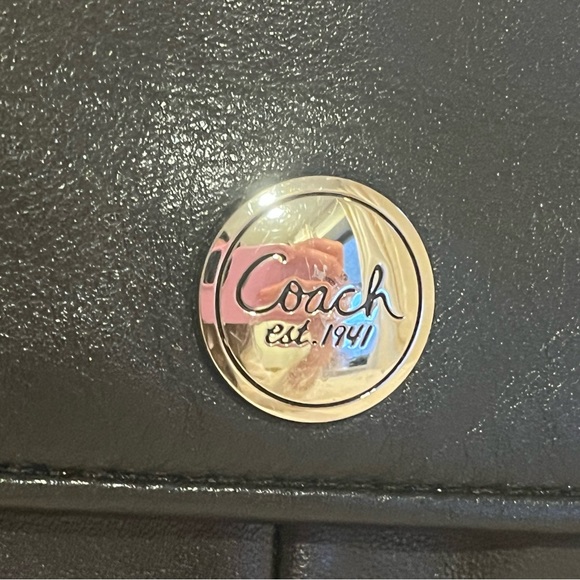 Coach Wristlet with ‘something blue’ interior - Picture 2 of 5